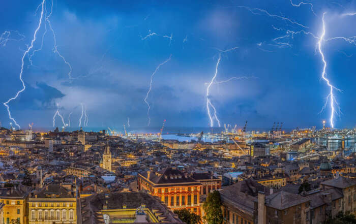 Foto di Andrea Facco, fulmini su Genova